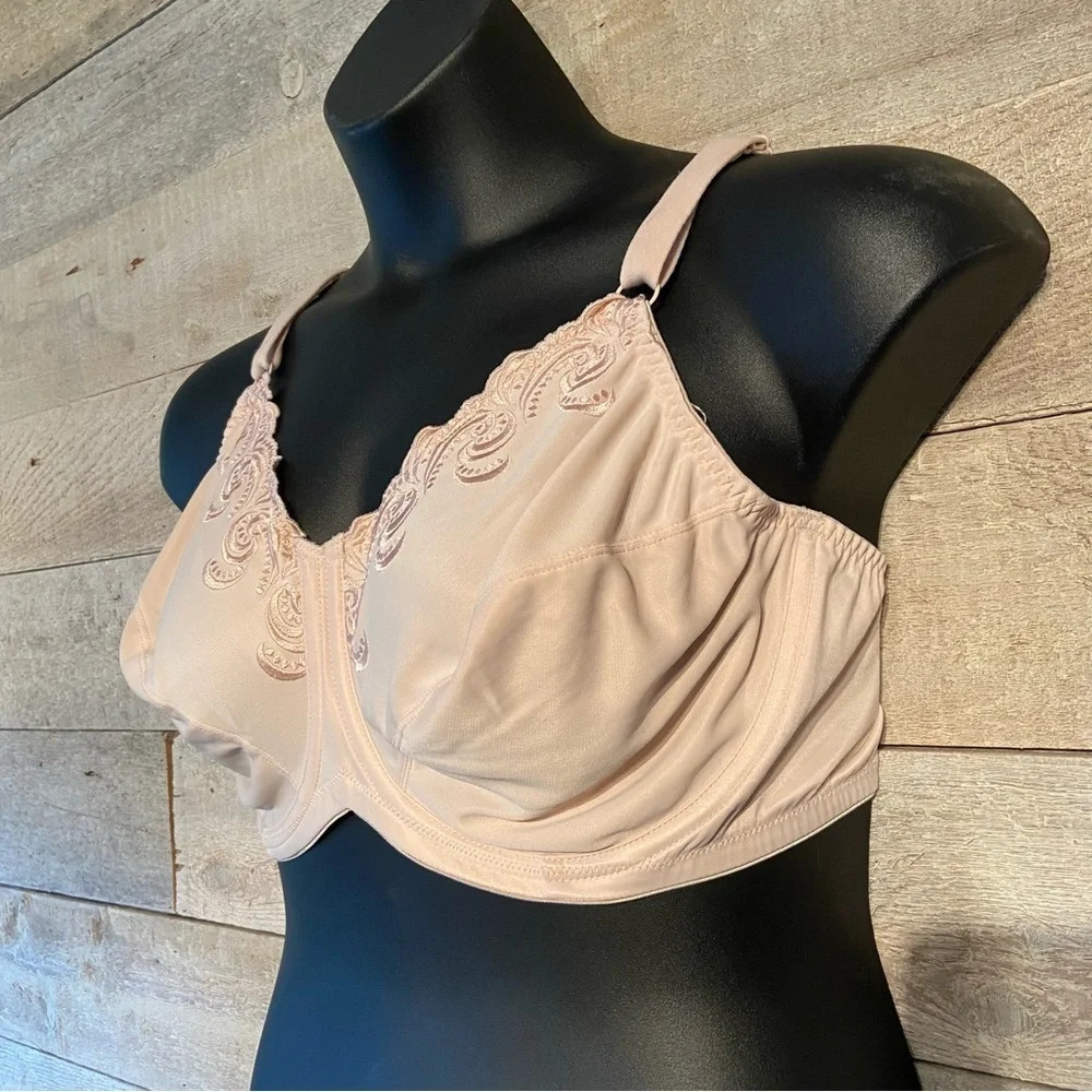 Lilyette women’s cream coloured bra in 44D - Picture 2 of 6
